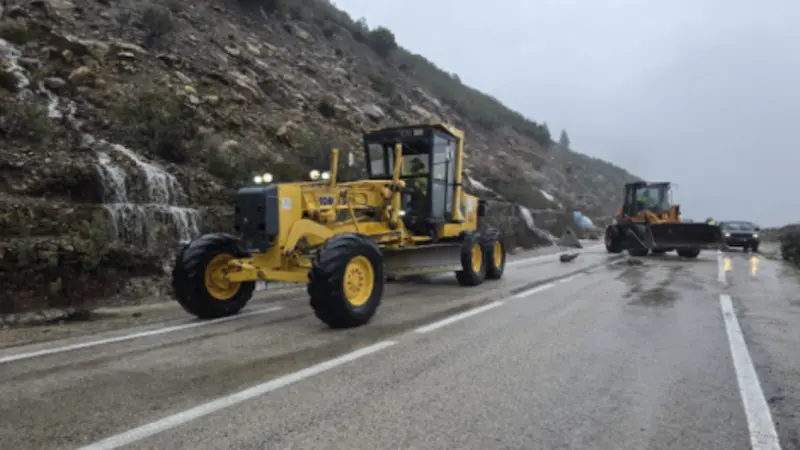 الحسيمة.. تعبئة مستمرة لإعادة فتح الطرق بعد التقلبات الجوية
