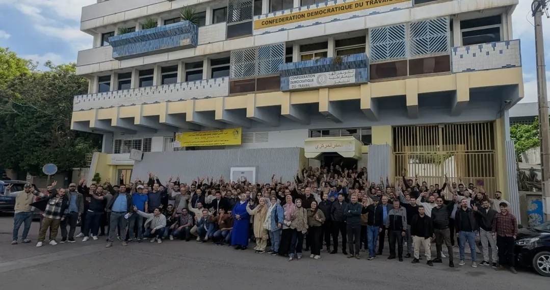 تنفيذ اتفاقات الحوار الاجتماعي ورفض للعنصرية والتمييز في الزيادات… وفقة إنذارية لمستخدمي المطارات